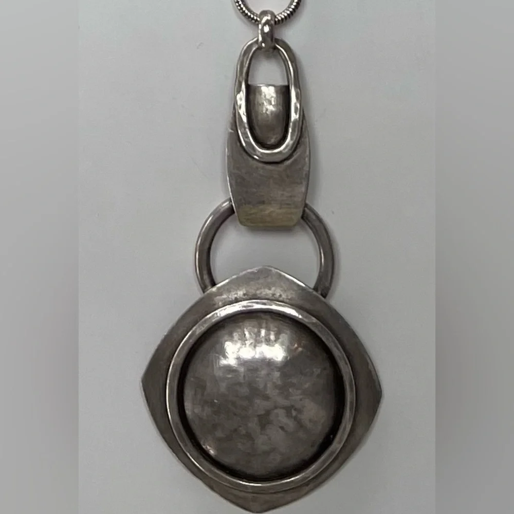 Vintage Marjorie Baer SF Metal Hammered Silver Medallion Necklace - Picture 1 of 4